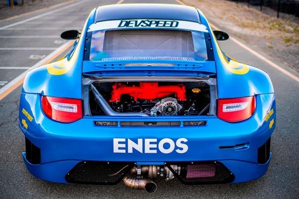 На SEMA-2022 показали сумасшедший Porsche 911 GT3 с мотором от Subaru