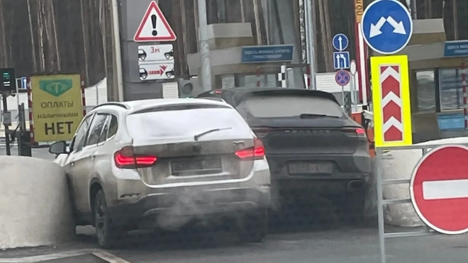BMW и Porsche не поделили въезд на ЗСД в Петербурге