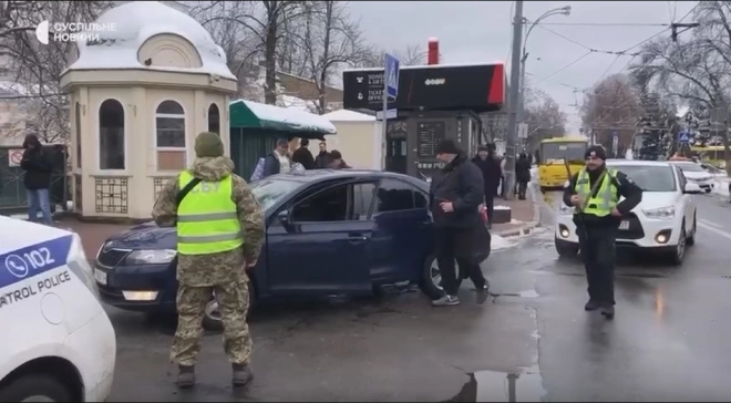 Опубликовано видео с досмотром автомобилей у Киево-Печерской лавры0