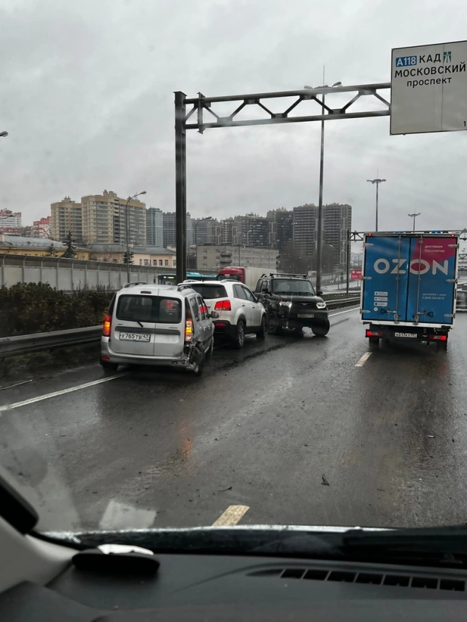 На Московском шоссе столкнулись 10 автомобилей