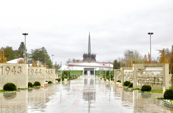 В Ташкенте установили закладной камень на месте будущего "Ленинградского монумента"