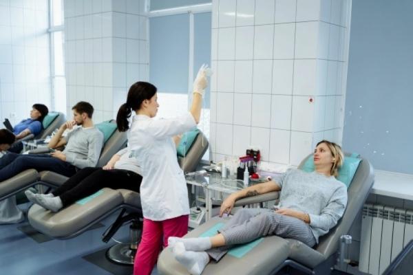 410 литров: сданная петербуржцами кровь может спасти жизни 2733 человек