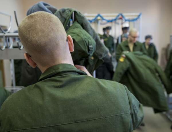 Глава оборонного комитета Совфеда поддержал возвращение двухлетнего срока службы в армии
