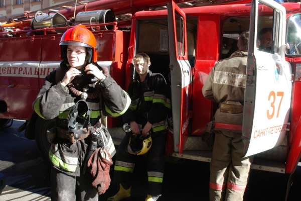 Петербургское МЧС не планирует внезапных проверок заведений после смертельного пожара в Костроме
