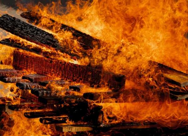 Поджог дома в Кировском районе обошелся пенсионерке в 3 млн рублей