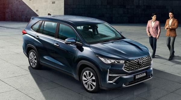 Безрамный кроссвэн Toyota Innova представлен под другой «фамилией»