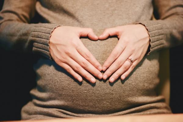 С 1 января в Петербурге начнут выплачивать единое пособие беременным и детям