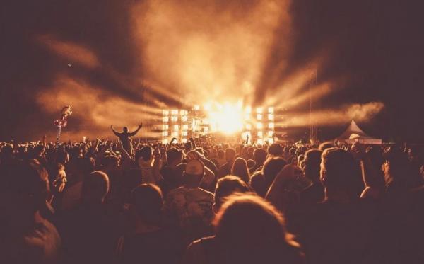Селин Дион отменяет концертный тур из-за тяжелой болезни