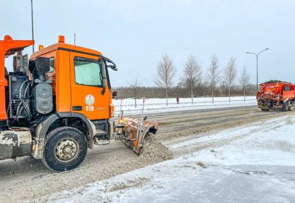 Петербуржцам рассказали, куда обращаться по вопросам уборки снега