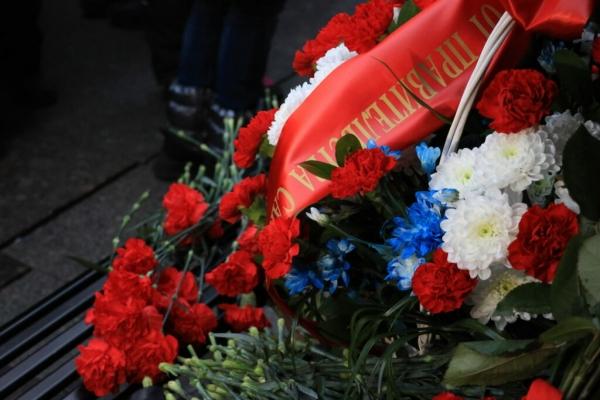 В Петербурге возложили цветы в день 79-летия полного освобождения Ленинграда от фашистской блокады