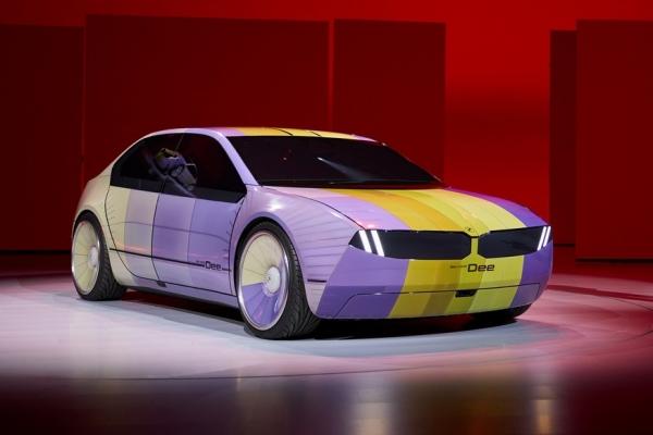 Седан BMW i Vision Dee: меняющий цвет кузов, нормальные «ноздри» и Шварценеггер