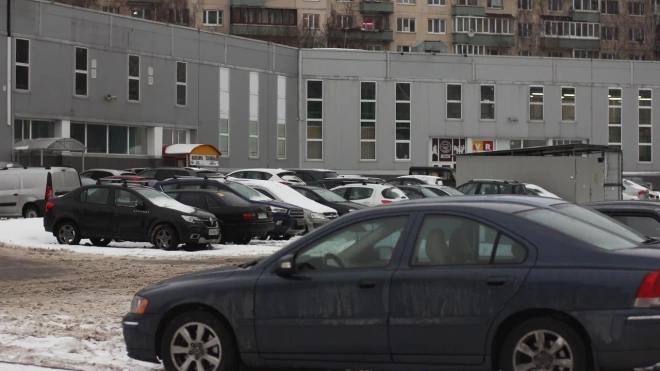 Инспекторы Петербурга начнут бороться с закрытыми номерами на платных парковках