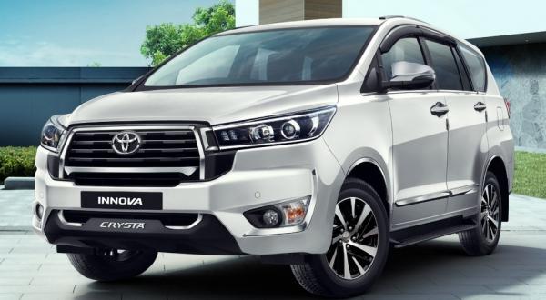 Рамный минивэн Toyota Innova снова в строю: рестайлинг и дизель