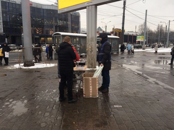 В пяти районах Петербурга ликвидировали 20 точек незаконной уличной торговли
