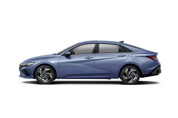 Рестайлинг принёс Hyundai Elantra привычные фары: официальные фото