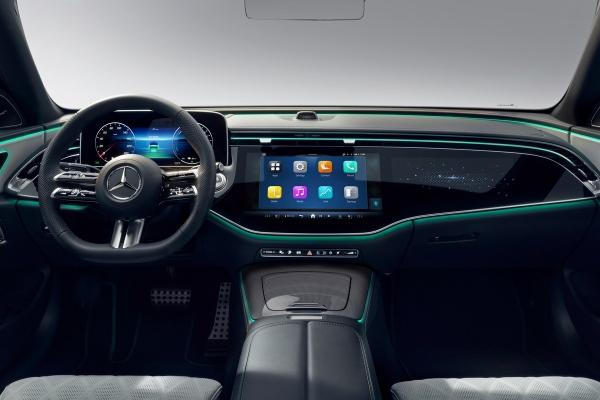Новый Mercedes-Benz E-Class раскрылся изнутри: экраны, селфи-камера и TikTok