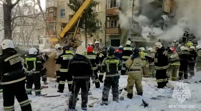 Жителей дома, обрушенного после взрыва газа в Новосибирске, переселят0