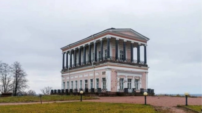 Смольный не смог сдать в аренду дворец Бельведер в Петергофе