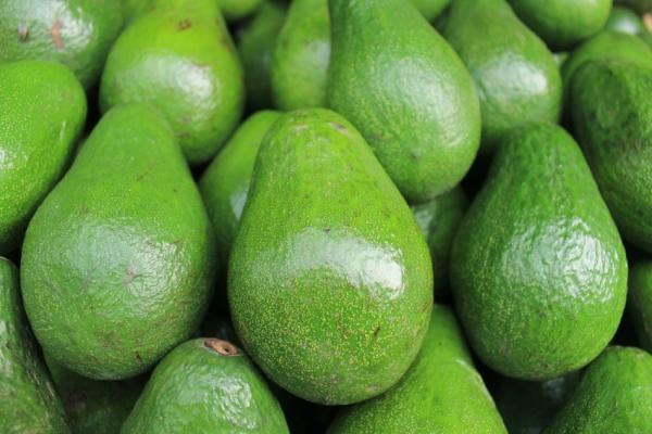 Орехи, авокадо: названы продукты, снижающие уровень сахара в крови 
