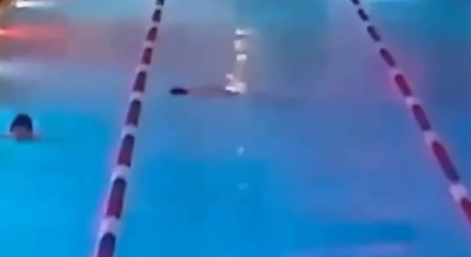 Москвич утонул в бассейне во время утреннего заплыва0