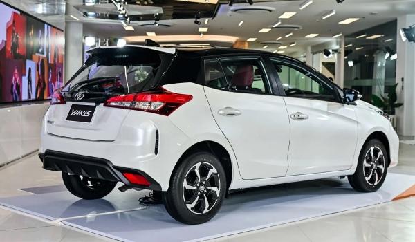 Альтернативный хэтчбек Toyota Yaris: рестайлинг вместо новой модели