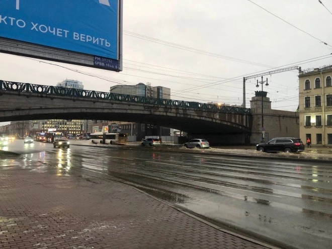 На Московском проспекте прорвало трубу1