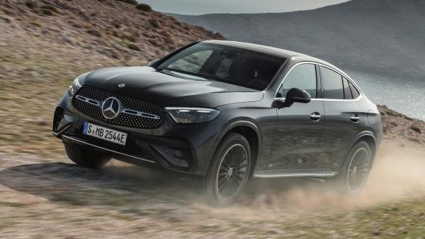 Новый Mercedes-Benz GLC Coupe: полная гибридизация и мягкая эволюция стиля