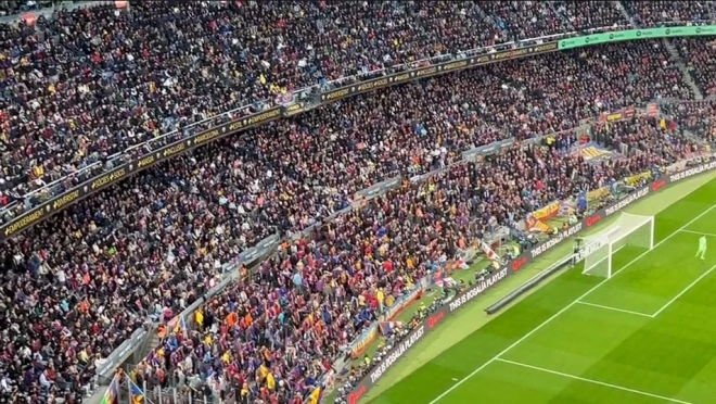 Фанаты "Барселоны" желали смерти футболисту "Реала" во время матча