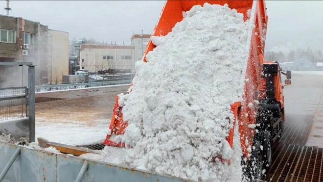 Почти 1,7 млн кубометров снега собрали зимой с улиц Петербурга