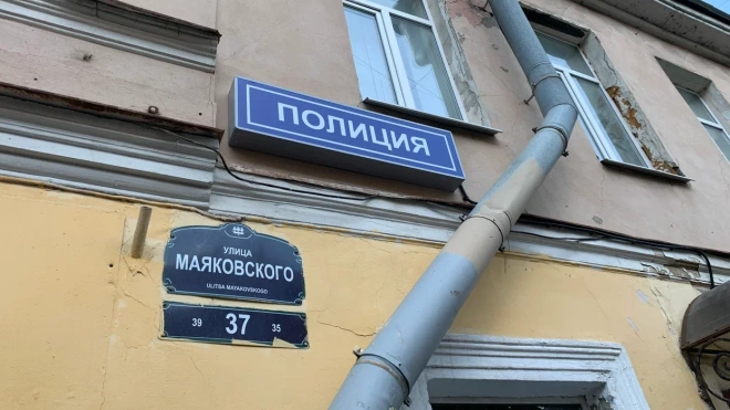 Пьяный петербуржец сорвал флаг России с дома на Богатырском проспекте