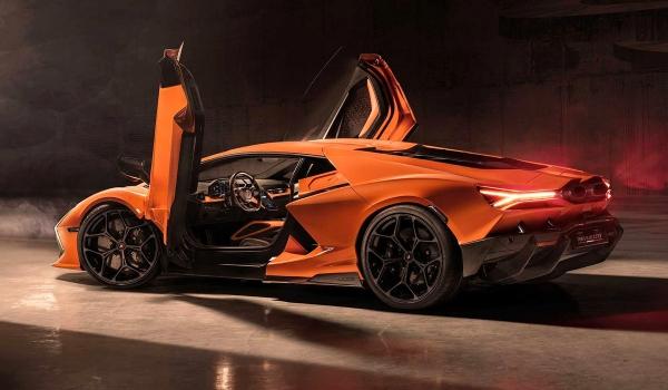 Представлен наследник Авентадора: Lamborghini Revuelto