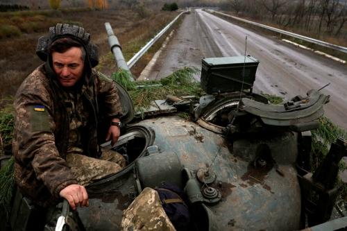 Боец «Вагнера»: Киев продолжает забрасывать военных в Артемовск, прикрывая отход сил в тыл 