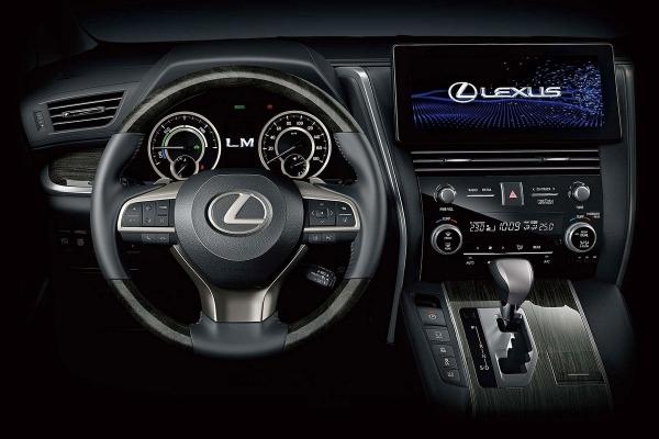 Минивэн Lexus LM сменил поколение и обрёл статус глобальной модели