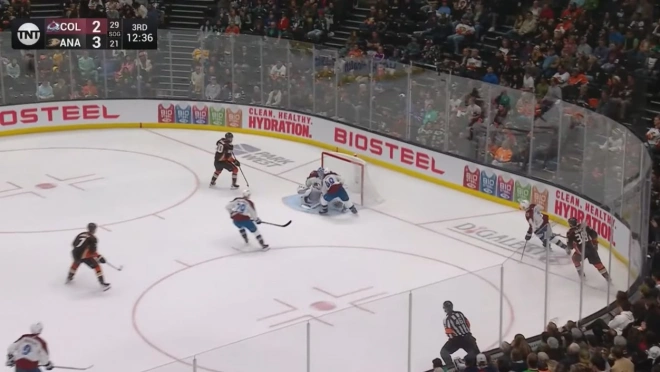 Две передачи Ничушкина помогли "Колорадо" обыграть "Анахайм" в матче НХЛ
