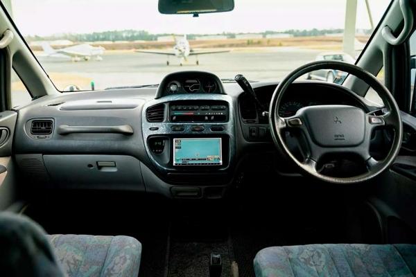 «Внедорожный» минивэн Mitsubishi Delica 1997 года продали за 1,4 млн руб