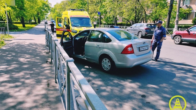В Петергофе 71-летний водитель скончался за рулем из-за сердечного приступа