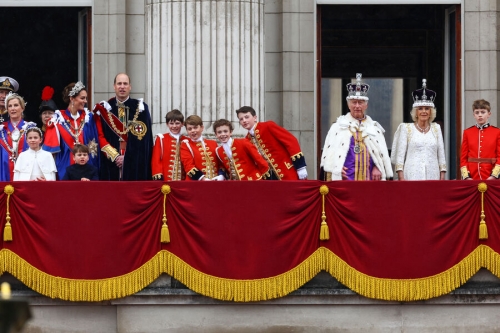 Звезду «Бриджертонов» осудили за фразу о «чудовищно белом» балконе Букингемского дворца 
