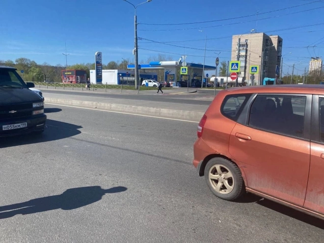 На проспекте Ветеранов произошло тройное ДТП1