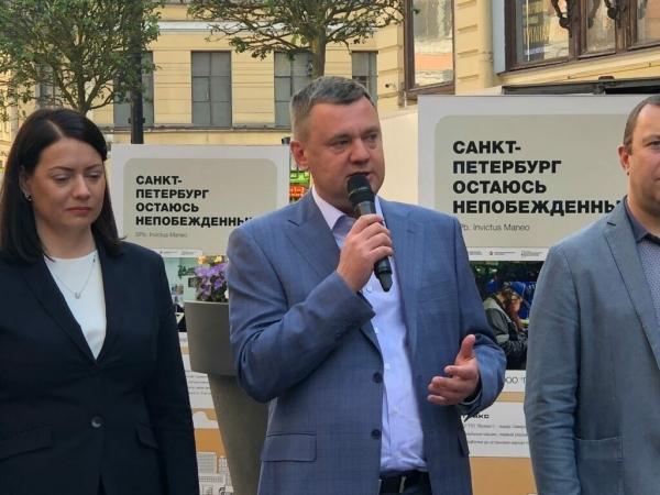 Не забывать людей: в Петербурге открылась фотовыставка в поддержку городских предприятий