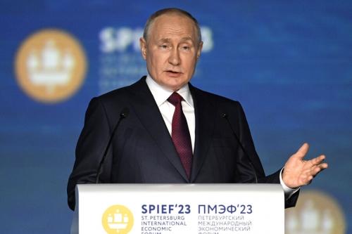 Путин прокомментировал отъезд россиян в другие страны 