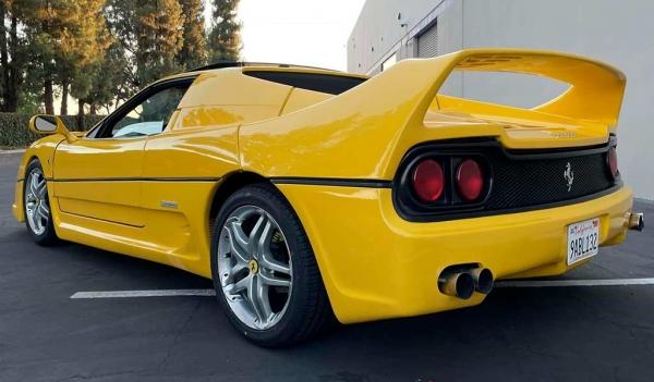 Реплику Ferrari F50 на базе Pontiac Fiero продали с молотка всего за 1,4 млн руб
