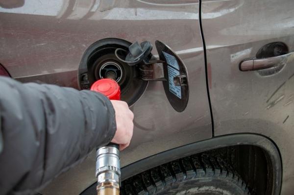 Почему уже в июле бензин может подорожать до 100 рублей за литр