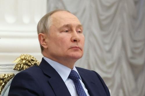 Путин обратился с приветственным словом к участникам ПМЭФ 