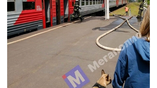 В вагоне электрички Луга-Петербург произошёл пожар