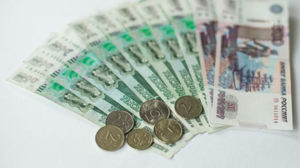 Петербурге стал восьмым в рейтинге по уровню зарплат в различных отраслях