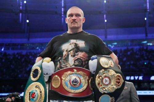 Американский боксер заявил, что украинца Усика нужно лишить титулов 