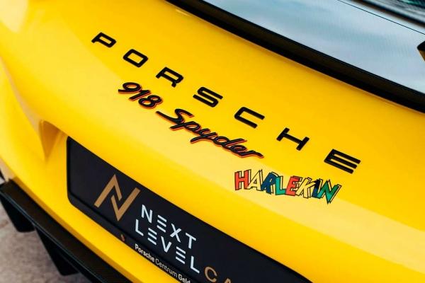 На моторшоу в Австрии показали пестрый Porsche 918 Spyder в стиле VW Harlequin