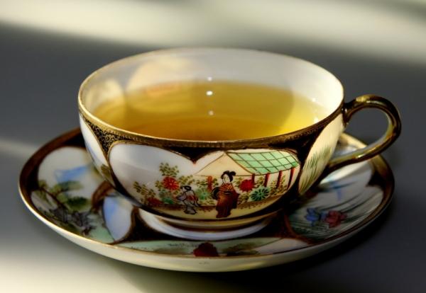 Гастроэнтеролог заявила, зеленый чай вреден для людей с некоторыми заболеваниями 