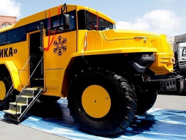 «Урал» представил школьный суперавтобус