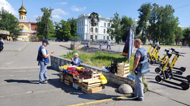Более полусотни незаконных объектов уличной торговли ликвидировали в Петербурге во второй половине июня